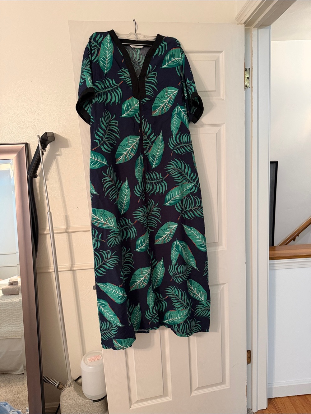 Leaf-Print Short Robe in Navy and Teal